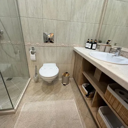 Elizi Summer House In South Bay *