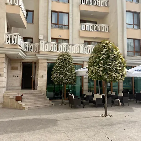 Elizi Summer House In South Bay *