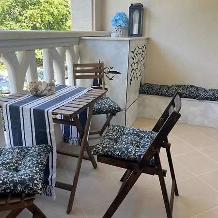 Elizi Summer House In South Bay דירה וארנה