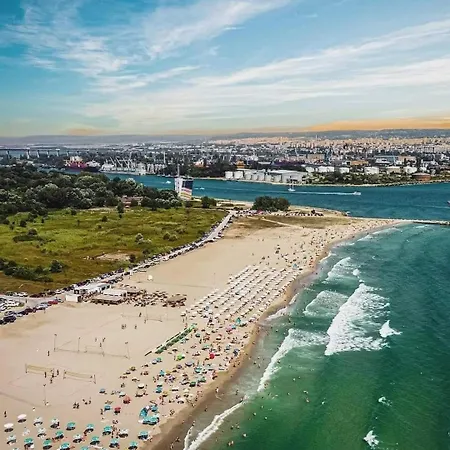 Elizi Summer House In South Bay Appartamento