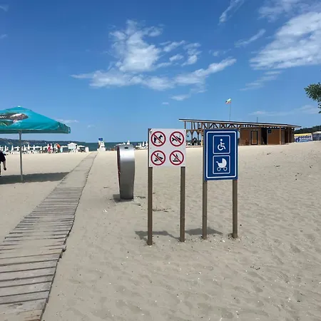 Elizi Summer House In South Bay Appartamento